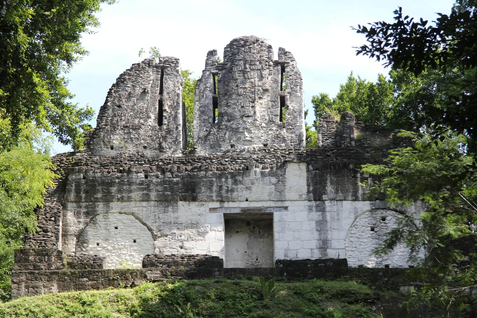 viaje arqueológico al mundo maya Nakum