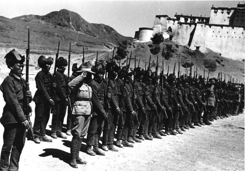 Soldados del Ejército tibetano