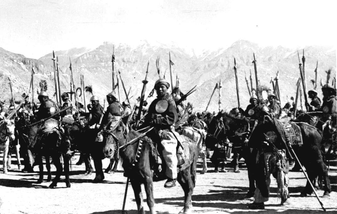 Guerreros tibetanos invasion china Tibet guerra Mao