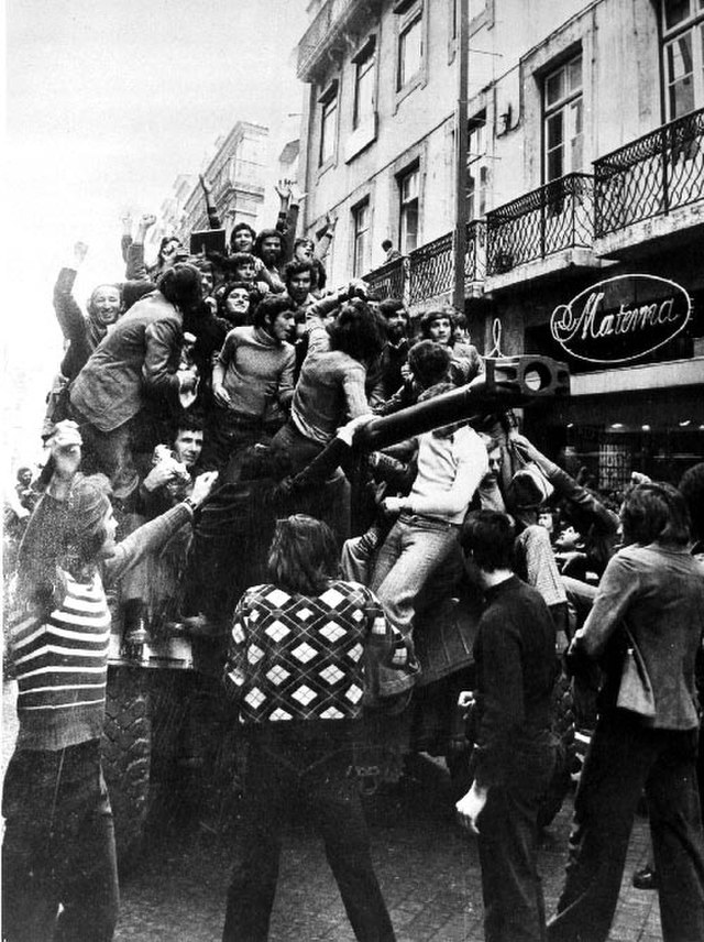 Revolução dos Cravos Revolución de los Claveles, Portugal, 1974